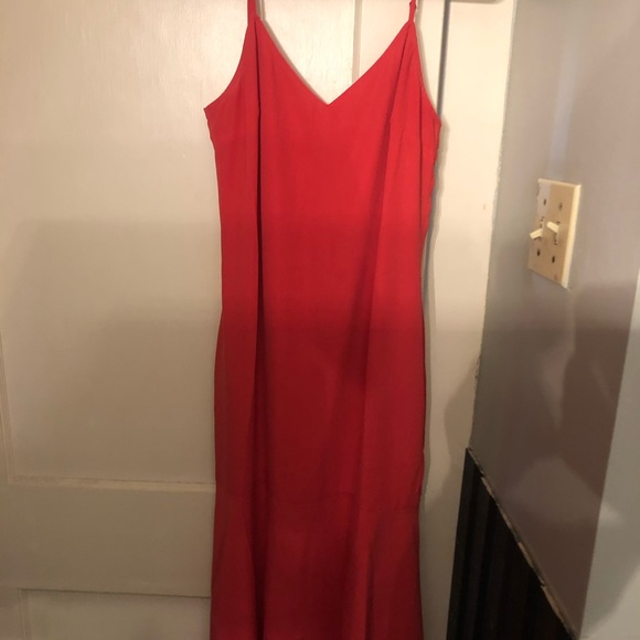 Red Lulu’s midi dress - Picture 2 of 4